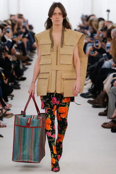 Look 19